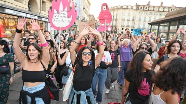 Picchia e accoltella la compagna, arrestato a Roma, la donna &egrave; grave
