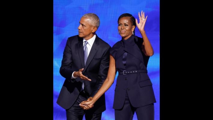 Gli Obama 'volano alto', ignorano il razzismo di Trump e postano sulle Olimpiadi