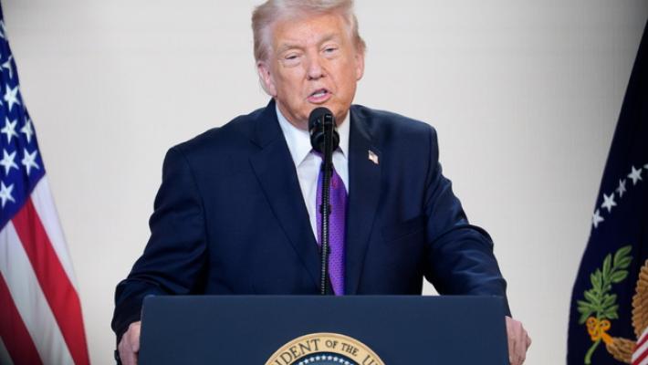 Trump, dazi fino al 25% per chi importa petrolio dall'Iran