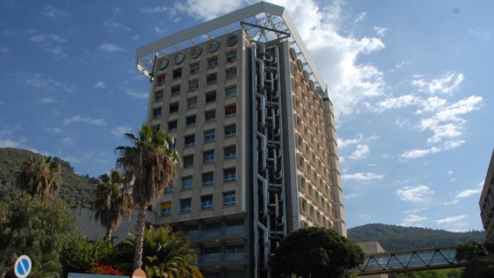 L'ospedale nega ad una trans il reparto femminile, interviene Fico