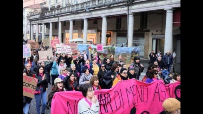 Non una di meno stasera scende in piazza ad Asti per Zoe