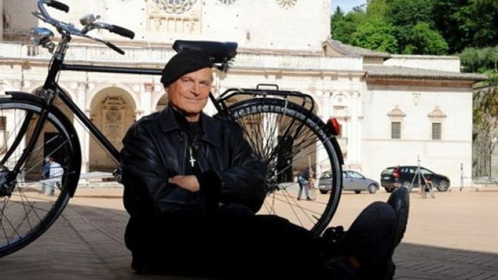 Giovedì 31 ritorna Don Matteo, le ultime puntate con Terence Hill, sostituito da Raoul Bova