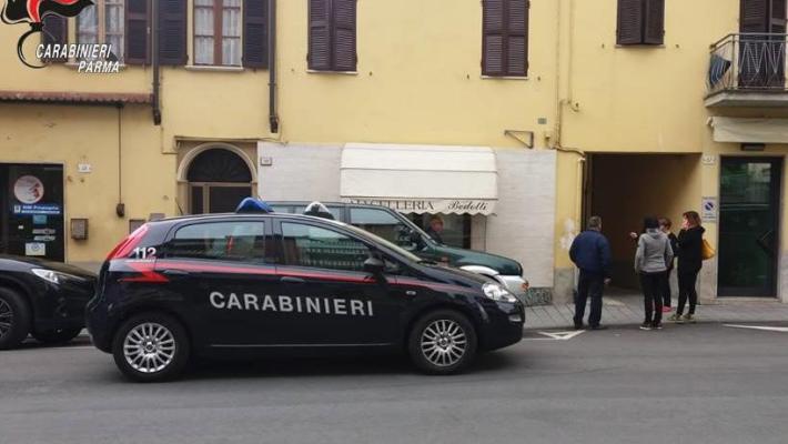 Furti nella notte in due negozi