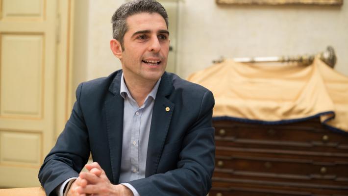 Pizzarotti Fn pu&ograve; scrivere a Thor o Wonder Woman no pasaran