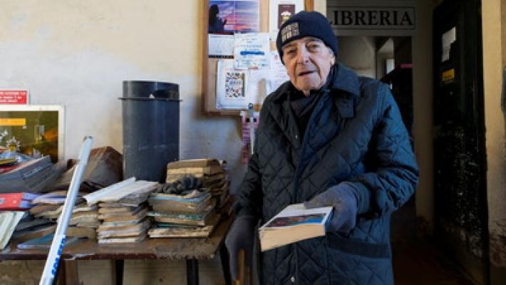 Il libraio Panciroli: «Mai vista tanta acqua in Reggia»