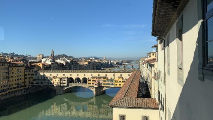 Il video della festa degli allievi marescialli dell'Arma a Firenze. Il Comando generale smentisce: "Non erano saluti fascisti ma cori da stadio e un banale gesticolare"