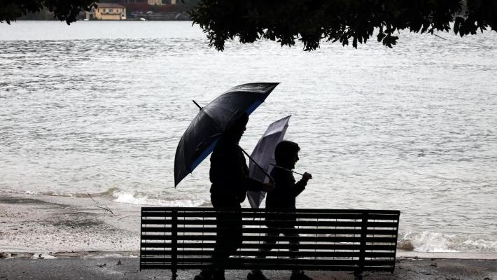 La pioggia ingrossa i laghi. Po più alto di un metro