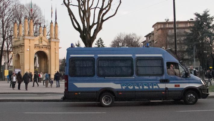 Lattina contro i poliziotti: daspo di 5 anni ad un giovane parmigiano