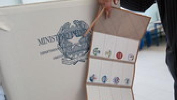 Fotografa la scheda elettorale: denunciato