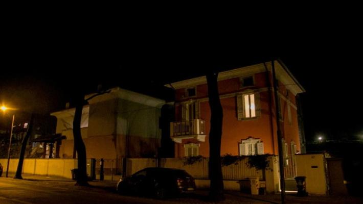 Viale Duca Alessandro "Lampioni spentida un anno, aumentano i furti"