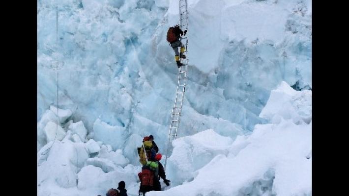 Everest: sale a 11 numero dei morti