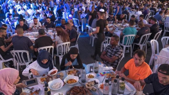 Israele: ebrei e arabi insieme per Iftar