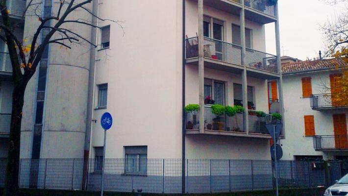 Voglia di murale in viale Piacenza: nuovo Banksy cercasi