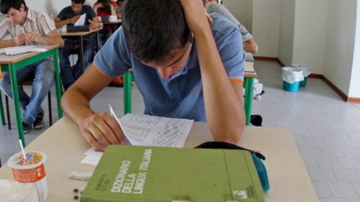 Scuola, passa la riforma del voto in condotta. Con il 6 scatta il compito di cittadinanza