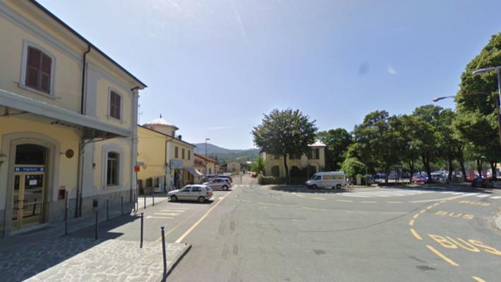 Ruba un'auto in piazza: il proprietario lo fa arrestare