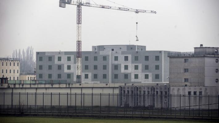Carcere, due poliziotti aggrediti da un africano