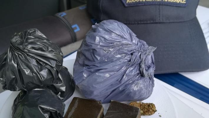 Ingente quantitativo di droga trovato nel parco Falcone e Borsellino