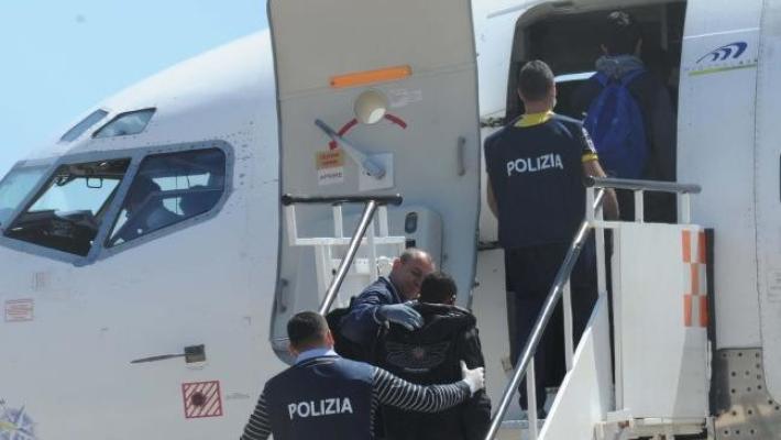 Sedici espulsioni nell'ultimo mese