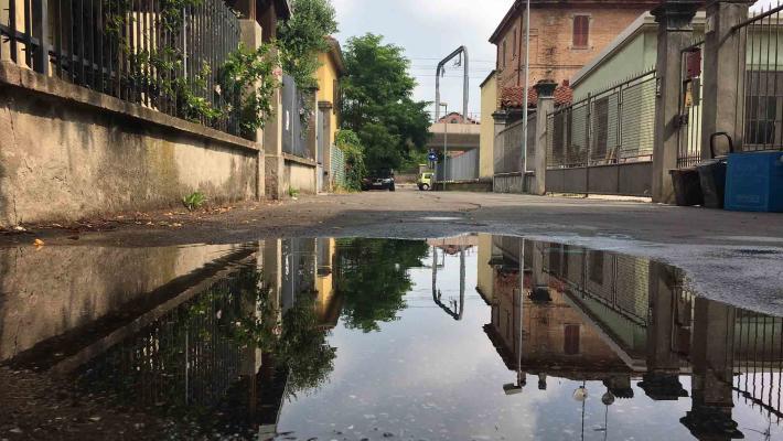 "Perdita di acqua potabile in strada da una settimana:  e l'emergenza idrica?"