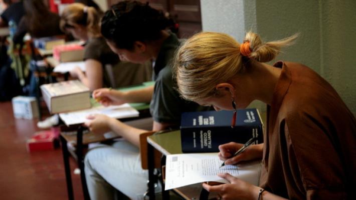 Maturità, al via la prima prova: Ungaretti, Stajano e Sciascia