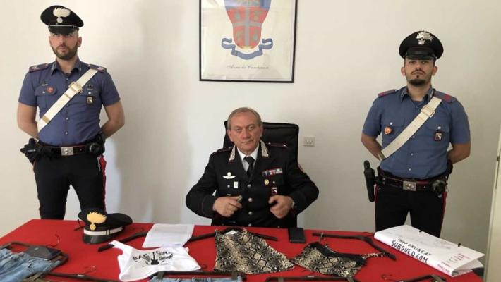 Rubano capi di abbigliamento in un negozio di via Cavour per circa 250 euro