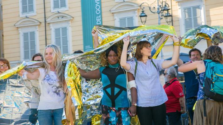 Tappeto di coperte pro accoglienza