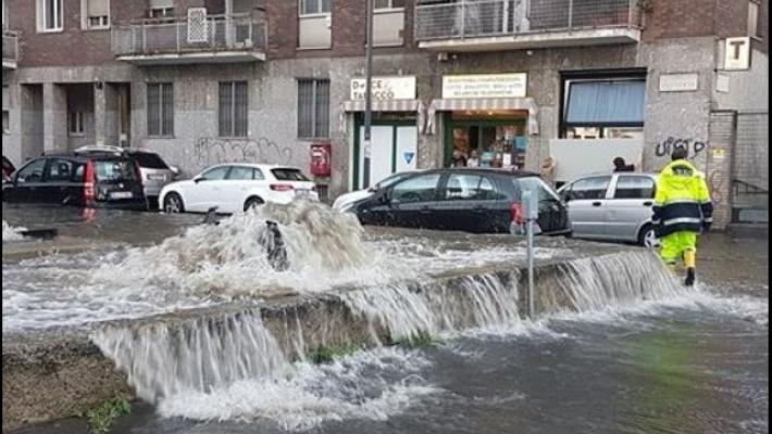 Maltempo: Milano, esonda il fiume Seveso