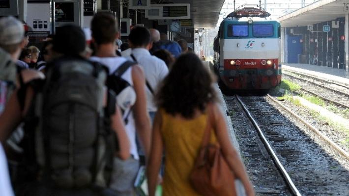 Uomo travolto da un treno a Milano: ha perso una gamba