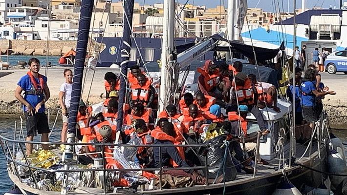 Migranti, vediamo la pagliuzza e non la trave