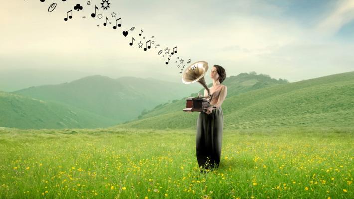 Tra spaghettate, notte rosa e musica: l'agenda del sabato