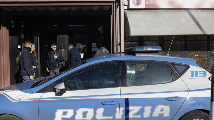 In borgo Tommasini la 'movida spagnola' dura fino al mattino: e arriva la Polizia