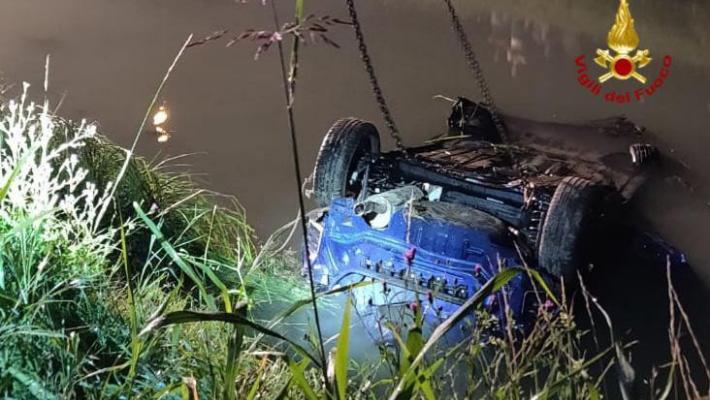 Auto nel canale a Jesolo con 4 ragazzi morti: un fermo per omicidio stradale 