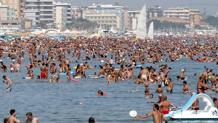  Rissa per la spartizione dello spaccio: tre 18enni feriti a coltellate