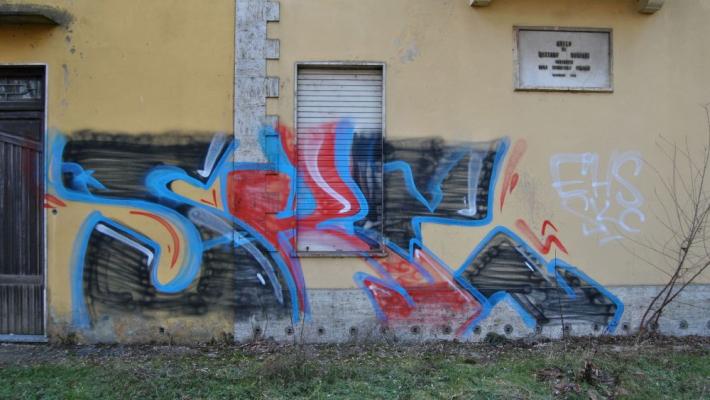 Colorno, invasione di murales abusivi