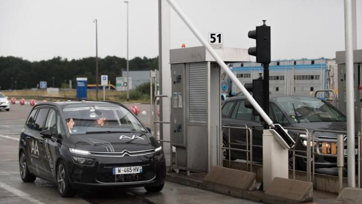 Una Citroen la prima auto a guida autonoma a superare un casello 