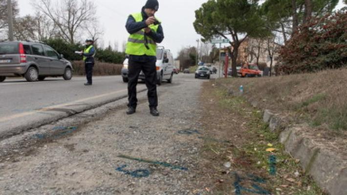 I lampioni sulla Massese dove è morto Filippo