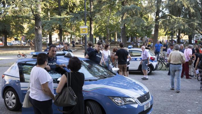 Baby gang, presidio in piazzale Pablo. Il vescovo: «Ripristinare la legalità»