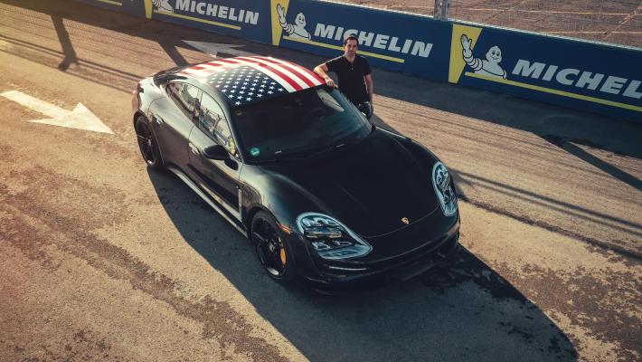 Volano gli ordini per Taycan, la prima Porsche  elettrica