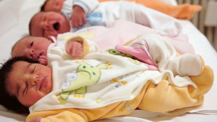 Manovra: carta da 1000 euro per i nuovi nati. Prorogato il bonus ristrutturazioni al 50%, ma solo per la prima casa