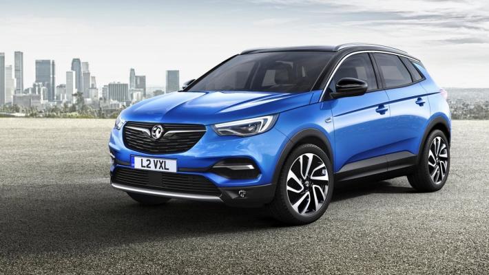Opel Grandland X, il primo "selfie"