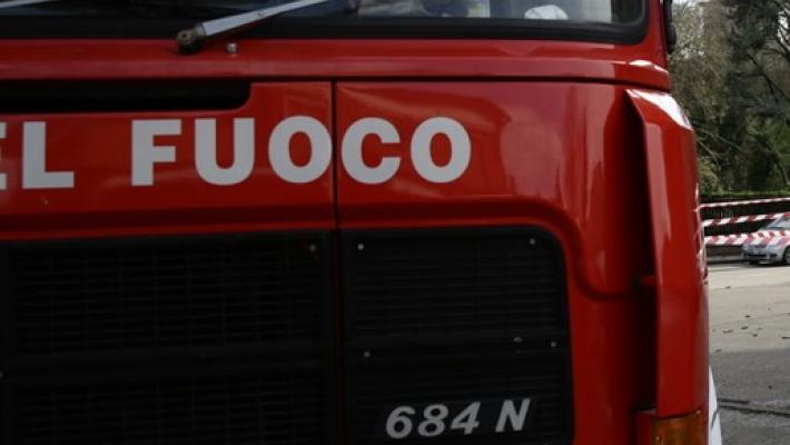 Rifiuti: incendio in azienda a Bibbiano, analisi in corso