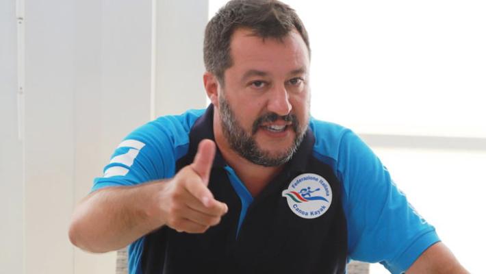 Salvini: E' Ferragosto? I parlamentari alzino il culo e vengano alle Camere  - Video