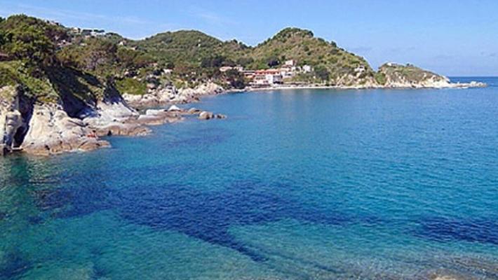 Grave 12enne dopo un tuffo in piscina all'isola d'Elba