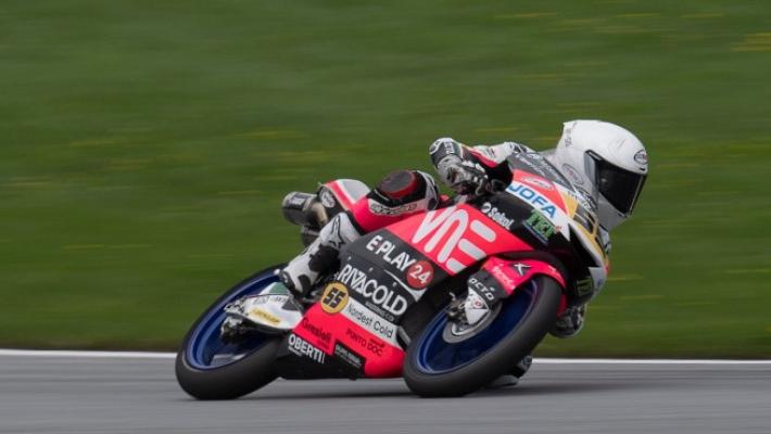 Pioggia di penalit&agrave; in Moto3, niente pole per Fenati