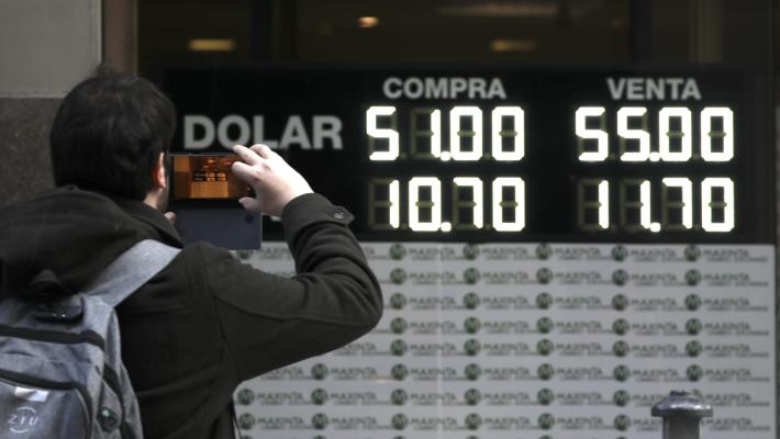 Argentina, crolla la Borsa: -30%