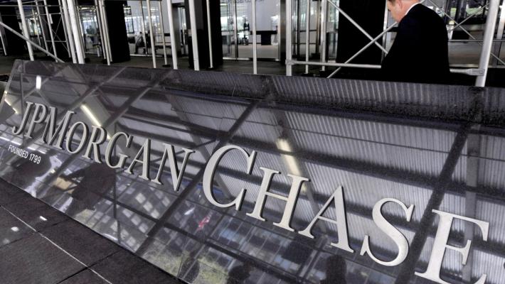 Il regalo di Chase ai clienti: cancellati i debiti dalle carte di credito