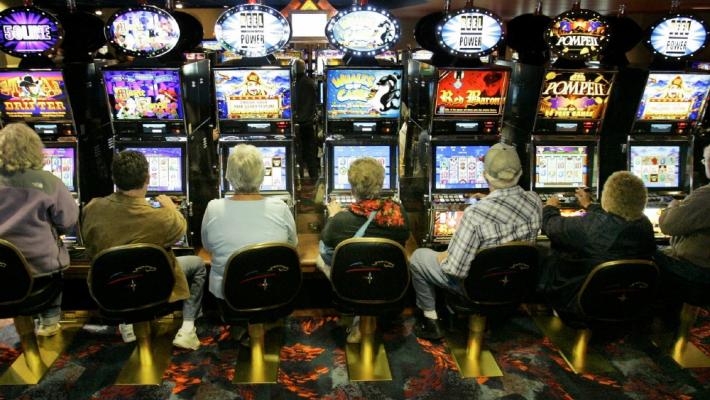 Slot mania: a Parma spesi mille euro a testa