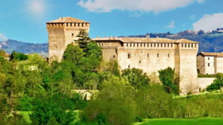 Varano Melegari, festa hard al castello. Con polemica