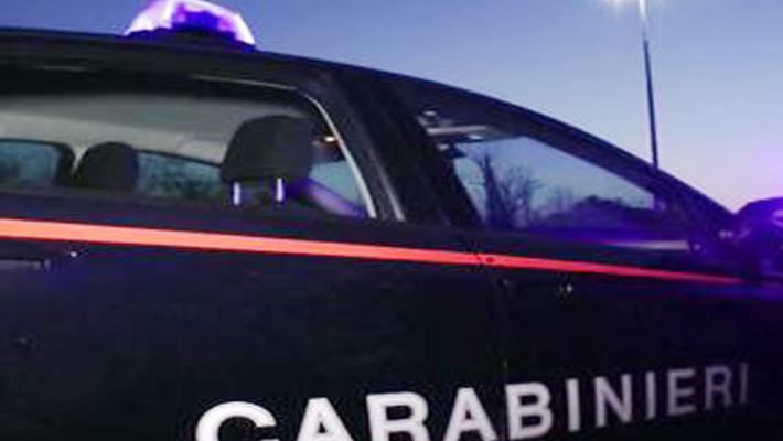 Auto come ariete per furto in un bar a Luzzara