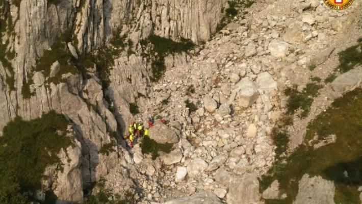Valle Camonica, alpinista precipita per cento metri e muore 
